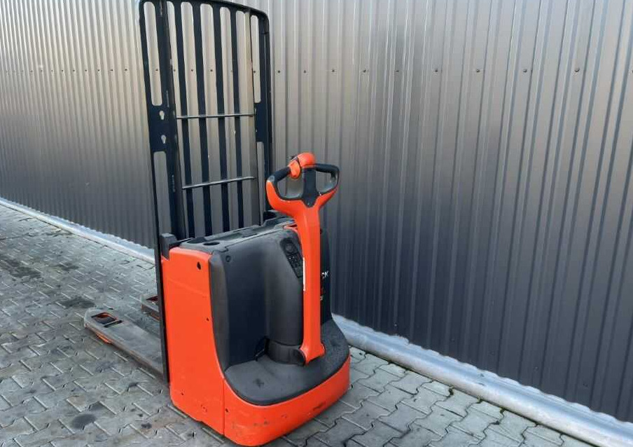 Linde T16L - Kézi raklapemelő: 3 kép. Linde T16L - Kézi raklapemelő: 3 kép.