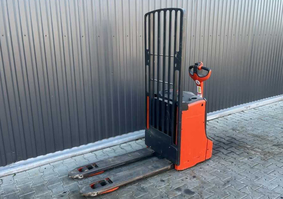 Linde T16L - Kézi raklapemelő: 1 kép. Linde T16L - Kézi raklapemelő: 1 kép.