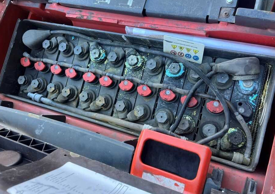 Linde T16L - Kézi raklapemelő: 5 kép. Linde T16L - Kézi raklapemelő: 5 kép.