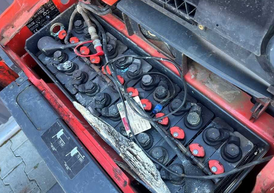 Linde T16L - Kézi raklapemelő: 5 kép. Linde T16L - Kézi raklapemelő: 5 kép.