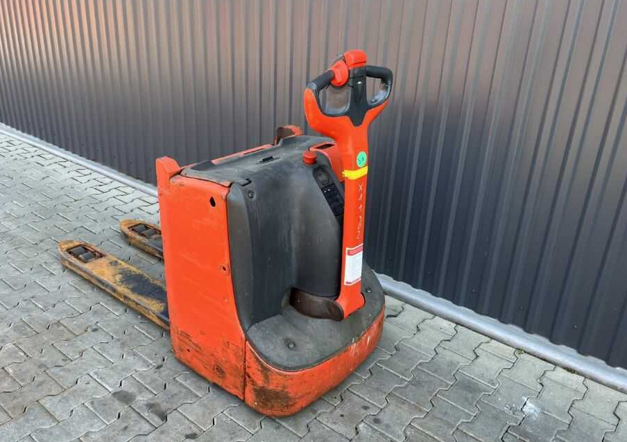 Linde T16L - Kézi raklapemelő: 3 kép. Linde T16L - Kézi raklapemelő: 3 kép.