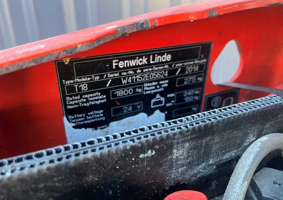 Linde T18 - Kézi raklapemelő: 5 kép. Linde T18 - Kézi raklapemelő: 5 kép.