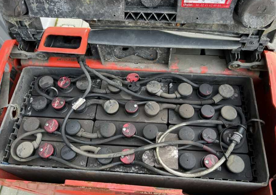 Linde T18 - Kézi raklapemelő: 5 kép. Linde T18 - Kézi raklapemelő: 5 kép.