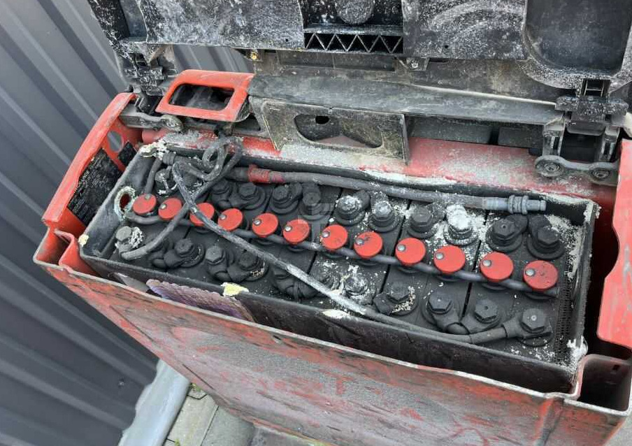 Linde T18 - Kézi raklapemelő: 5 kép. Linde T18 - Kézi raklapemelő: 5 kép.