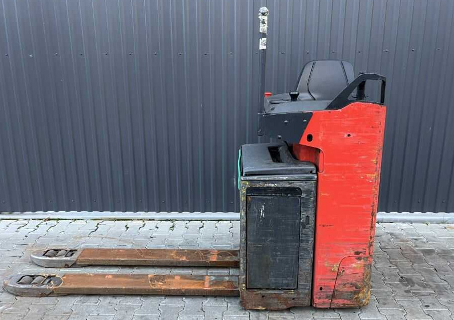 Linde T20SR - Kézi raklapemelő: 3 kép. Linde T20SR - Kézi raklapemelő: 3 kép.