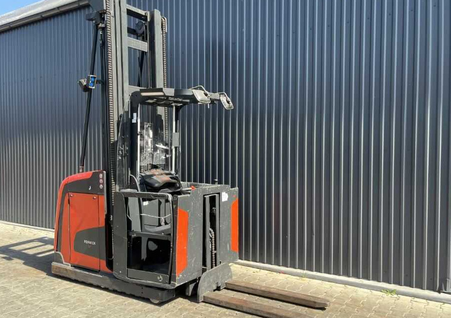 Linde V - Komissiózó targoncá: 3 kép. Linde V - Komissiózó targoncá: 3 kép.
