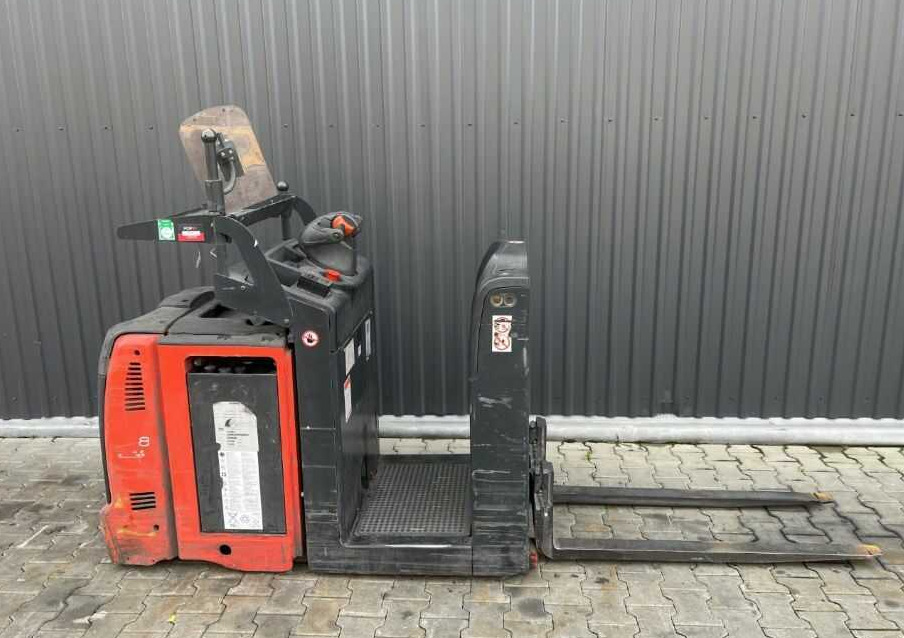 Linde V08-02 - Komissiózó targoncá: 2 kép. Linde V08-02 - Komissiózó targoncá: 2 kép.