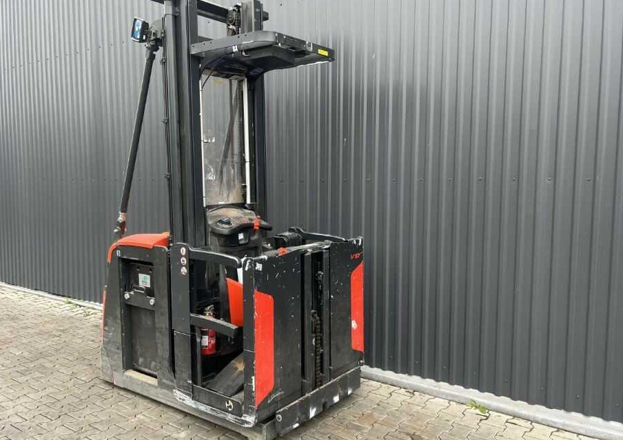 Linde V10 - Komissiózó targoncá: 3 kép. Linde V10 - Komissiózó targoncá: 3 kép.