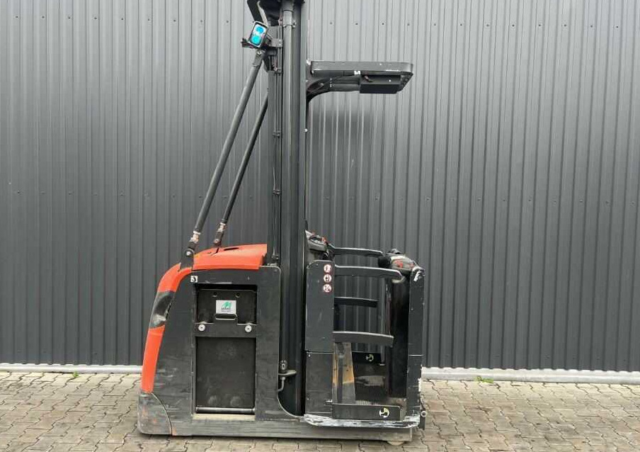 Linde V10 - Komissiózó targoncá: 2 kép. Linde V10 - Komissiózó targoncá: 2 kép.