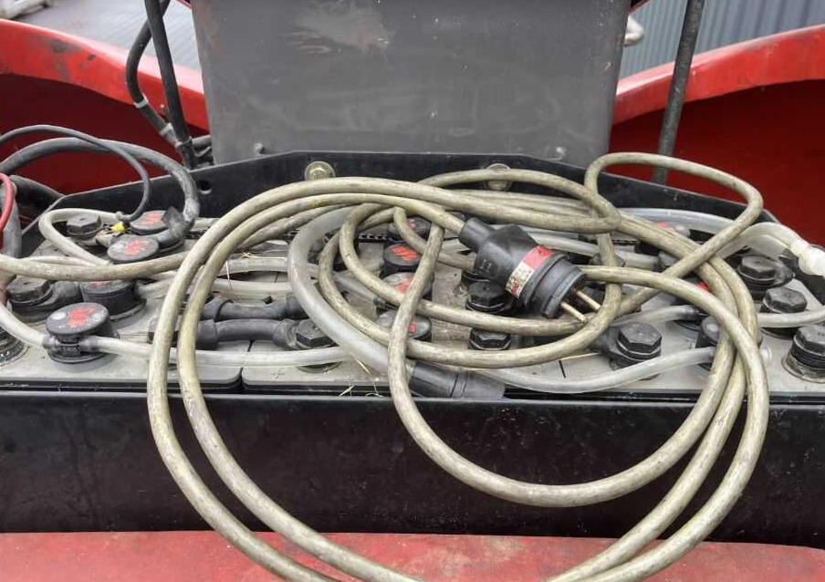 Manitou 105VJR - Oszlopos személyemelő: 5 kép. Manitou 105VJR - Oszlopos személyemelő: 5 kép.