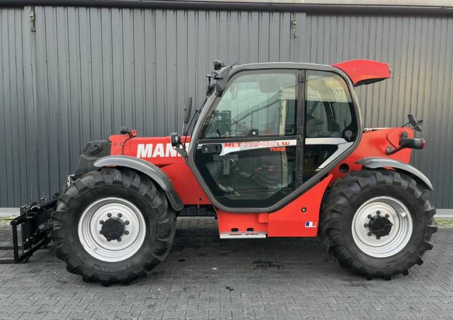 Manitou MLT735-120 LSU - Teleszkópos rakodó: 2 kép. Manitou MLT735-120 LSU - Teleszkópos rakodó: 2 kép.