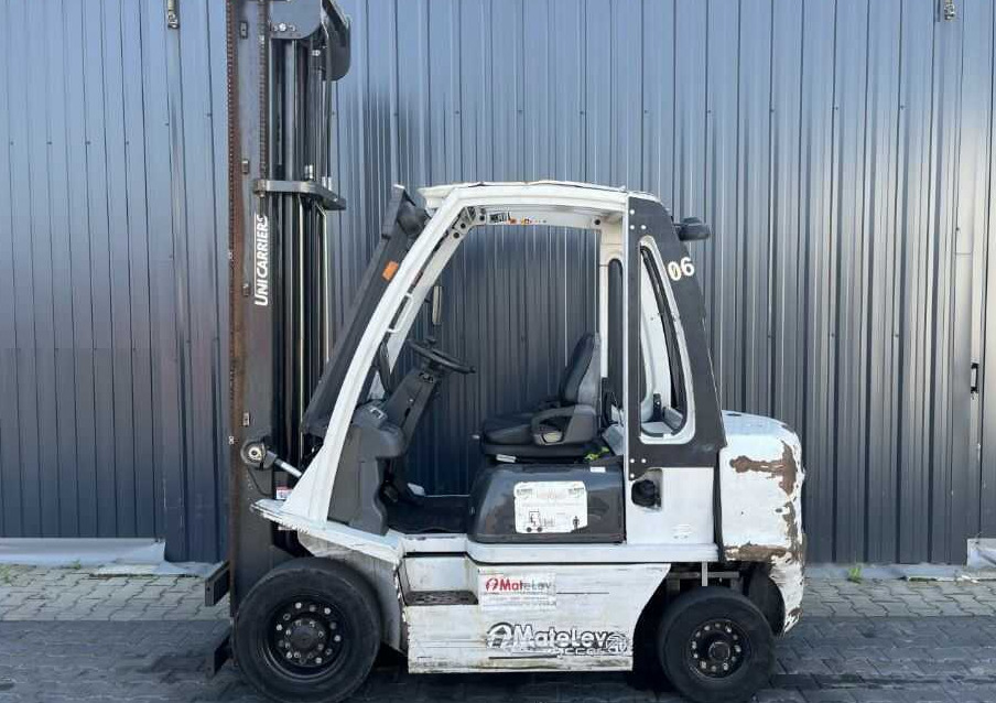 Nissan Y1D2A25Q - Dízel targonca: 2 kép. Nissan Y1D2A25Q - Dízel targonca: 2 kép.