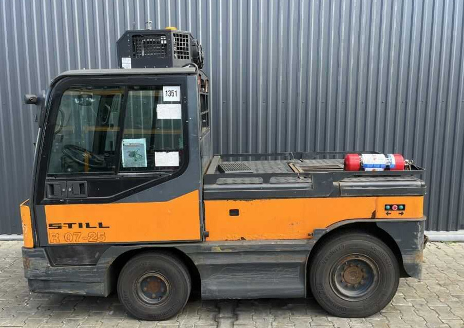 Still R07-25 - Elektromos vontató: 2 kép. Still R07-25 - Elektromos vontató: 2 kép.