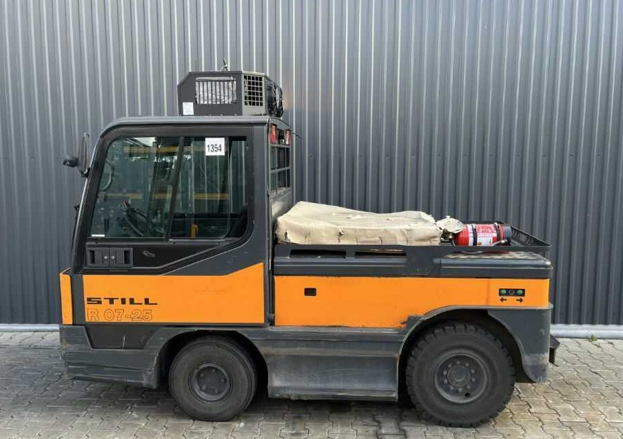 Still R07-25 - Elektromos vontató: 2 kép. Still R07-25 - Elektromos vontató: 2 kép.