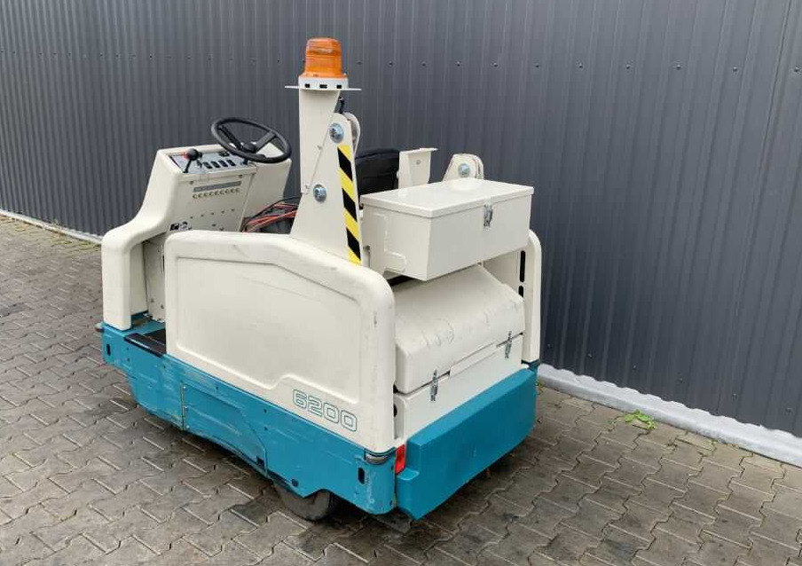 Tennant 6200 - Ipari seprőgép: 3 kép. Tennant 6200 - Ipari seprőgép: 3 kép.