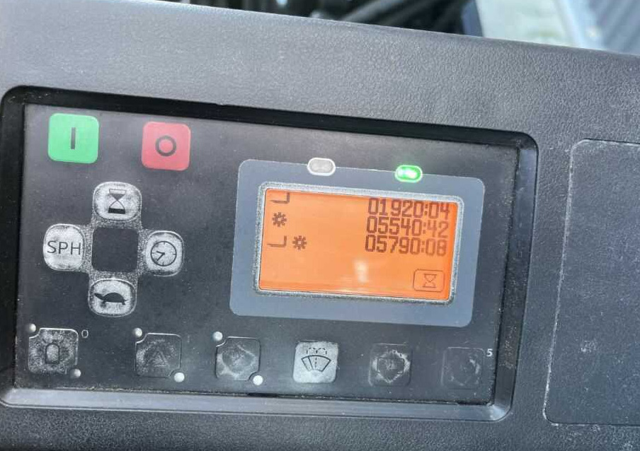 Toyota 8FBMT40 - Elektromos targonca: 5 kép. Toyota 8FBMT40 - Elektromos targonca: 5 kép.