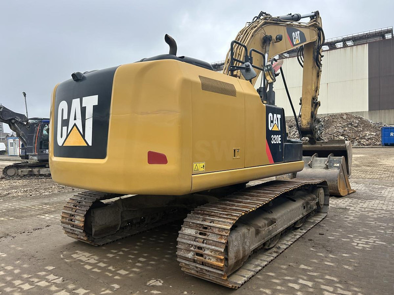 Caterpillar 320EL - Kotrógép: 1 kép. Caterpillar 320EL - Kotrógép: 1 kép.