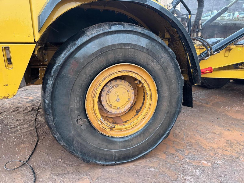 Dömper Caterpillar 745 C: 10 kép. Dömper Caterpillar 745 C: 10 kép.