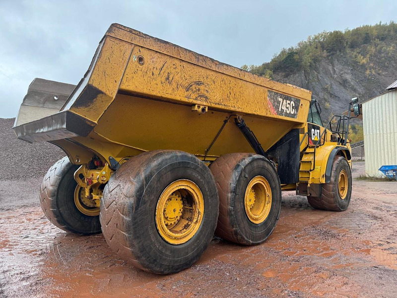 Dömper Caterpillar 745 C: 16 kép. Dömper Caterpillar 745 C: 16 kép.