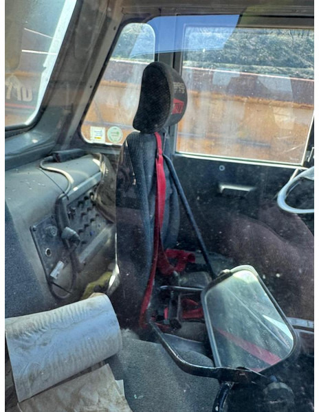 Caterpillar 769D - Fülke és belső tér - Alkatrész: 1 kép. Caterpillar 769D - Fülke és belső tér - Alkatrész: 1 kép.