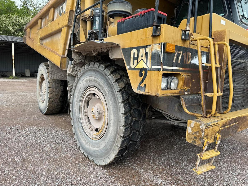 Caterpillar 771D - Bánya teherautó: 4 kép. Caterpillar 771D - Bánya teherautó: 4 kép.