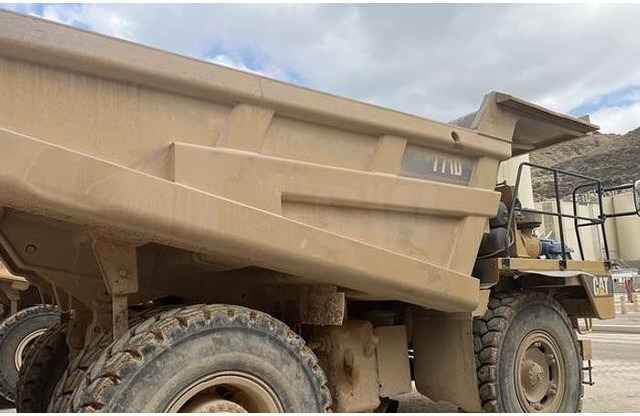 Caterpillar 771D - Dömper: 2 kép. Caterpillar 771D - Dömper: 2 kép.