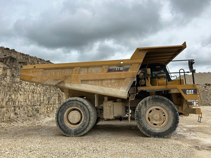 Caterpillar 771D - Dömper: 3 kép. Caterpillar 771D - Dömper: 3 kép.