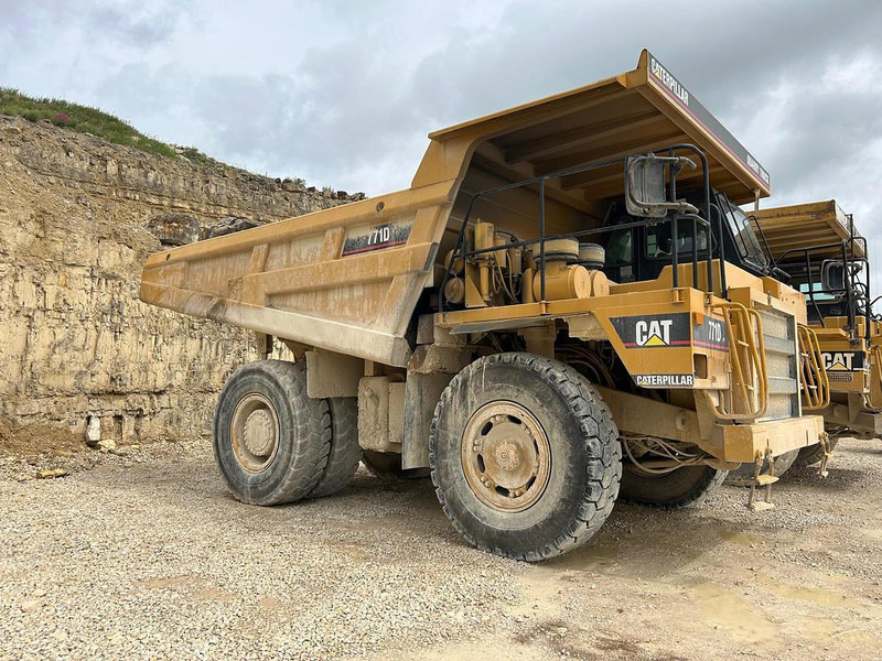 Caterpillar 771D - Dömper: 2 kép. Caterpillar 771D - Dömper: 2 kép.