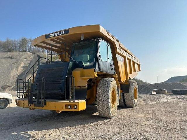 Caterpillar 775F - Dömper: 1 kép. Caterpillar 775F - Dömper: 1 kép.