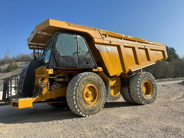 Caterpillar 775F - Dömper: 2 kép. Caterpillar 775F - Dömper: 2 kép.