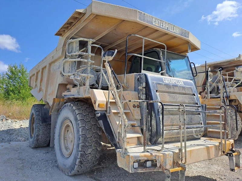 Caterpillar 775F - Bánya teherautó: 2 kép. Caterpillar 775F - Bánya teherautó: 2 kép.