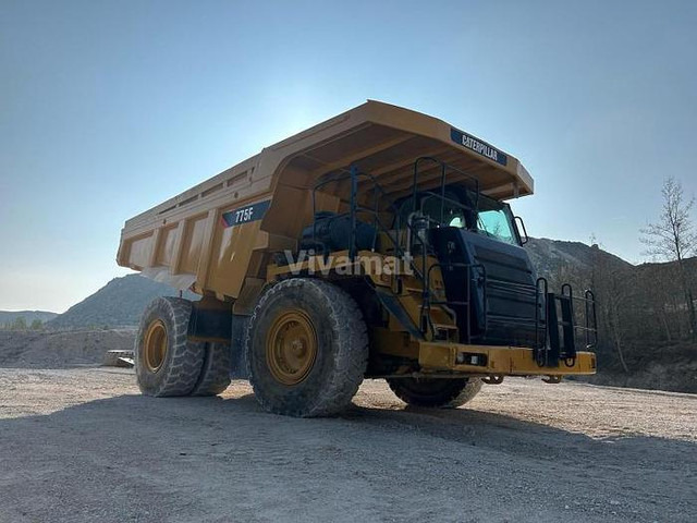 Caterpillar 775F - Dömper: 4 kép. Caterpillar 775F - Dömper: 4 kép.