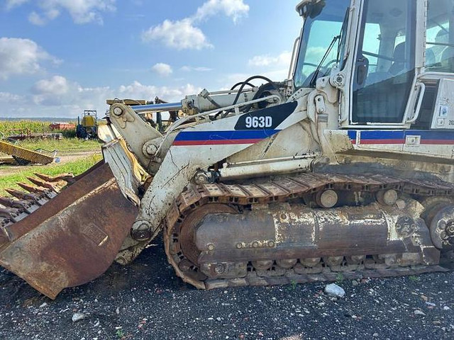 Caterpillar 963D - - Buldózer: 3 kép. Caterpillar 963D - - Buldózer: 3 kép.