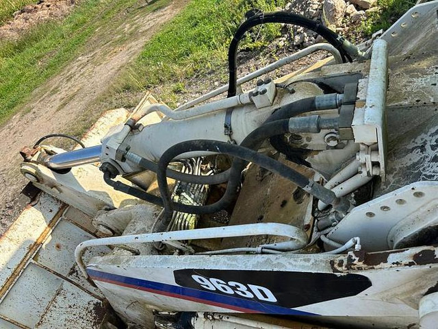 Caterpillar 963D - - Buldózer: 4 kép. Caterpillar 963D - - Buldózer: 4 kép.