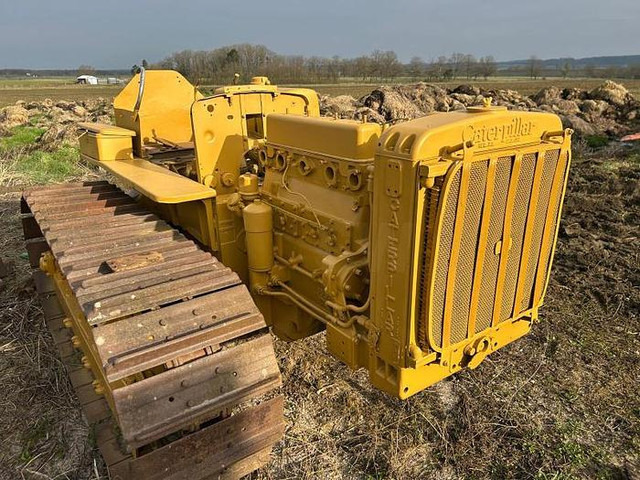 Caterpillar D4 - - Buldózer: 4 kép. Caterpillar D4 - - Buldózer: 4 kép.
