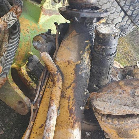 Caterpillar HG/08 VERRIN BENNE 769C 769D 771C 771D - - Tengely és alkatrészek: 2 kép. Caterpillar HG/08 VERRIN BENNE 769C 769D 771C 771D - - Tengely és alkatrészek: 2 kép.