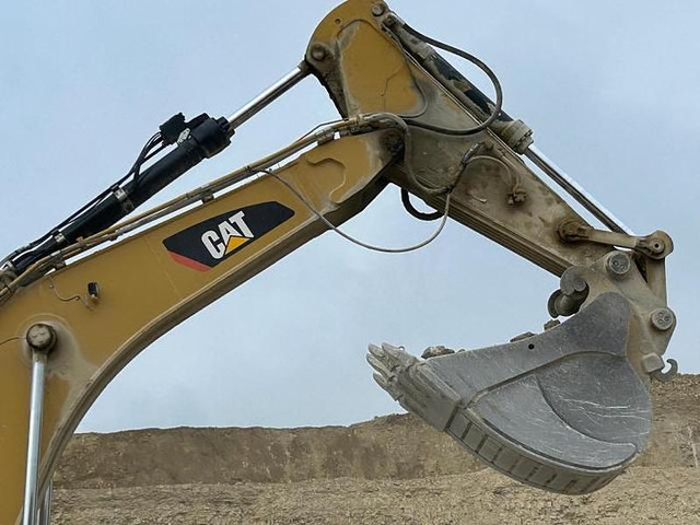 Caterpillar - Kotrógép: 3 kép. Caterpillar - Kotrógép: 3 kép.