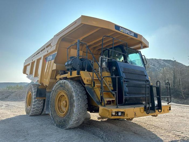 Caterpillar Rebuilt 775F - - Dömper: 5 kép. Caterpillar Rebuilt 775F - - Dömper: 5 kép.