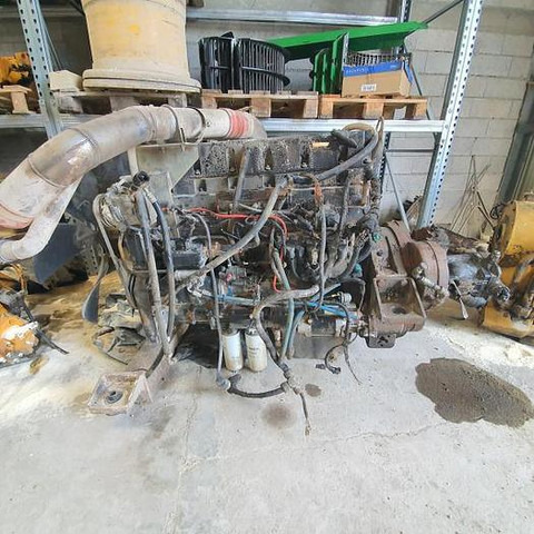 Cummins QSM11 - Motor: 1 kép. Cummins QSM11 - Motor: 1 kép.