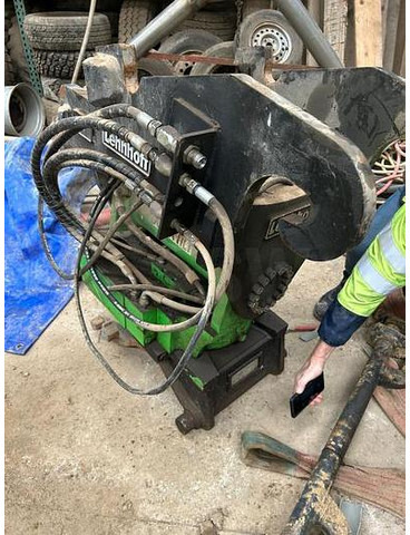 Építőipari gépek TILT ROTATOR TR150: 13 kép. Építőipari gépek TILT ROTATOR TR150: 13 kép.