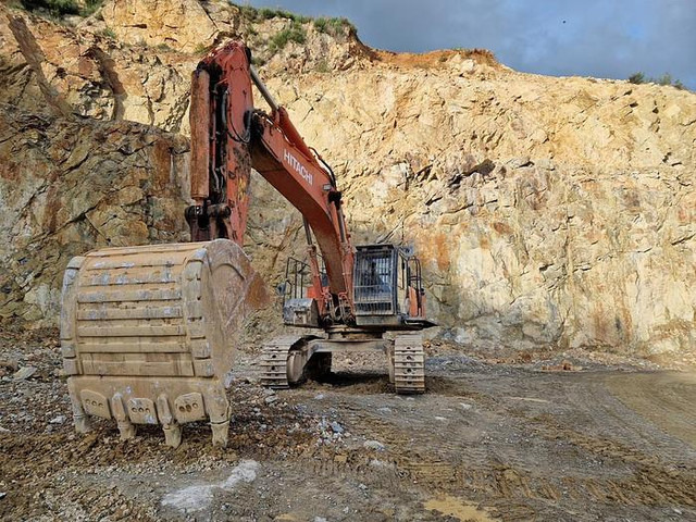 Hitachi - Kotrógép: 2 kép. Hitachi - Kotrógép: 2 kép.