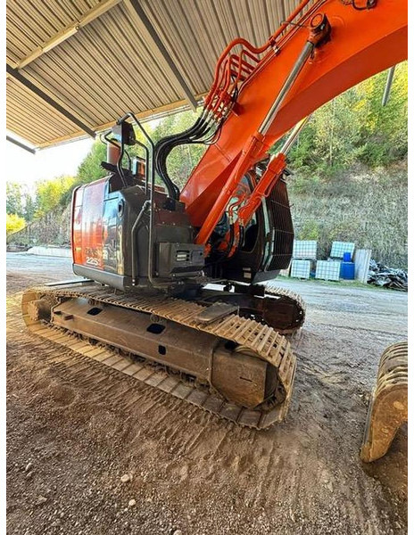 Hitachi ZX225USLC-6 - Kotrógép: 2 kép. Hitachi ZX225USLC-6 - Kotrógép: 2 kép.