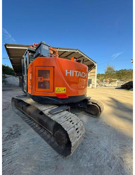 Hitachi ZX225USLC-6 - Kotrógép: 1 kép. Hitachi ZX225USLC-6 - Kotrógép: 1 kép.