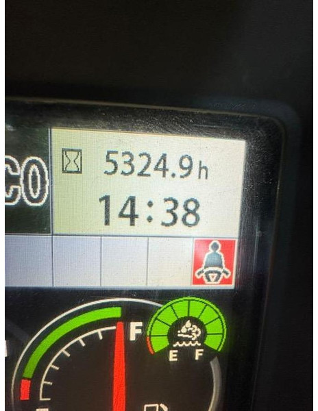 Hitachi ZX225USLC-6 - Kotrógép: 3 kép. Hitachi ZX225USLC-6 - Kotrógép: 3 kép.