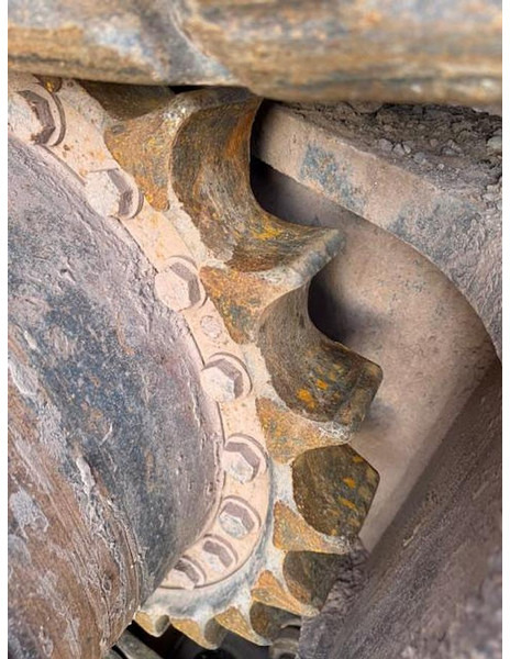 Hitachi ZX650LCH - Lánctalpas kotró: 4 kép. Hitachi ZX650LCH - Lánctalpas kotró: 4 kép.