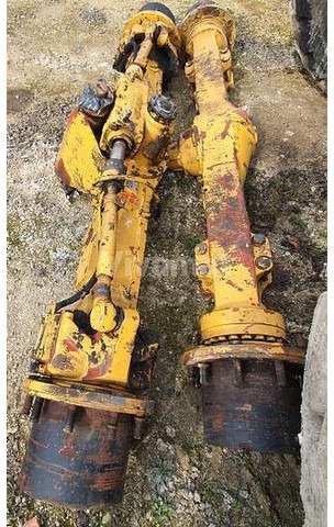 Liebherr 922 - Tengely és alkatrészek: 2 kép. Liebherr 922 - Tengely és alkatrészek: 2 kép.