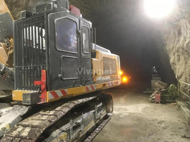 Liebherr R 944 C - Lánctalpas kotró: 4 kép. Liebherr R 944 C - Lánctalpas kotró: 4 kép.