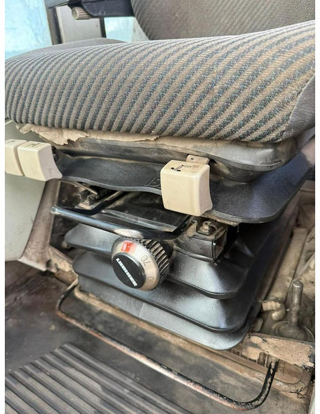 Liebherr R934B EW - Lánctalpas kotró: 5 kép. Liebherr R934B EW - Lánctalpas kotró: 5 kép.