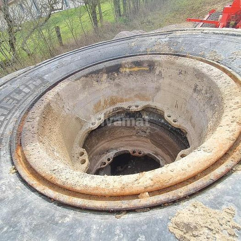 Michelin 18.00R33 - Gumiabroncsok és felnik: 2 kép. Michelin 18.00R33 - Gumiabroncsok és felnik: 2 kép.