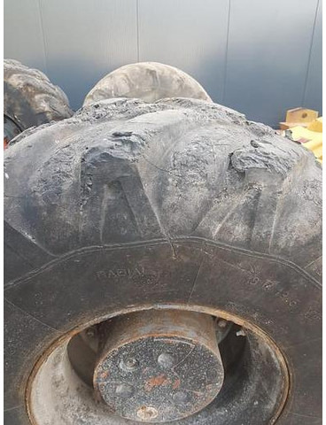 Michelin 18R19.5XF - Gumiabroncsok és felnik: 5 kép. Michelin 18R19.5XF - Gumiabroncsok és felnik: 5 kép.